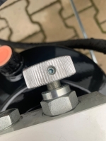 Skrutka stavacia s hrotom M5x8 pre ružicu hydr. (1)